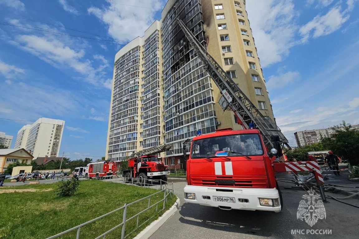 В Екатеринбурге из горящей многоэтажки эвакуировали 50 человек | 02.07.2024  | Екатеринбург - БезФормата